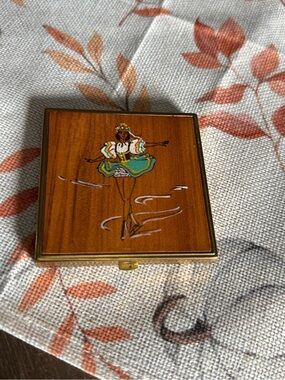 Vintage 1950s Stratton Princess Compact Wood Veneer Hand Painted Ballerina Rare